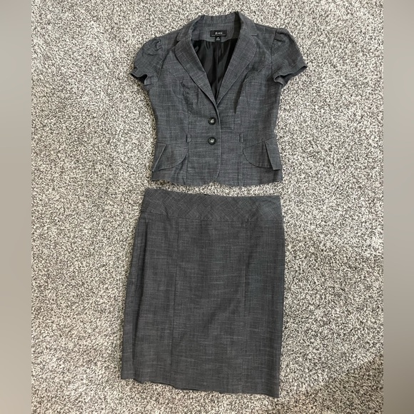 BWear Short Sleeve 2 Piece Dress Suit - Picture 1 of 2